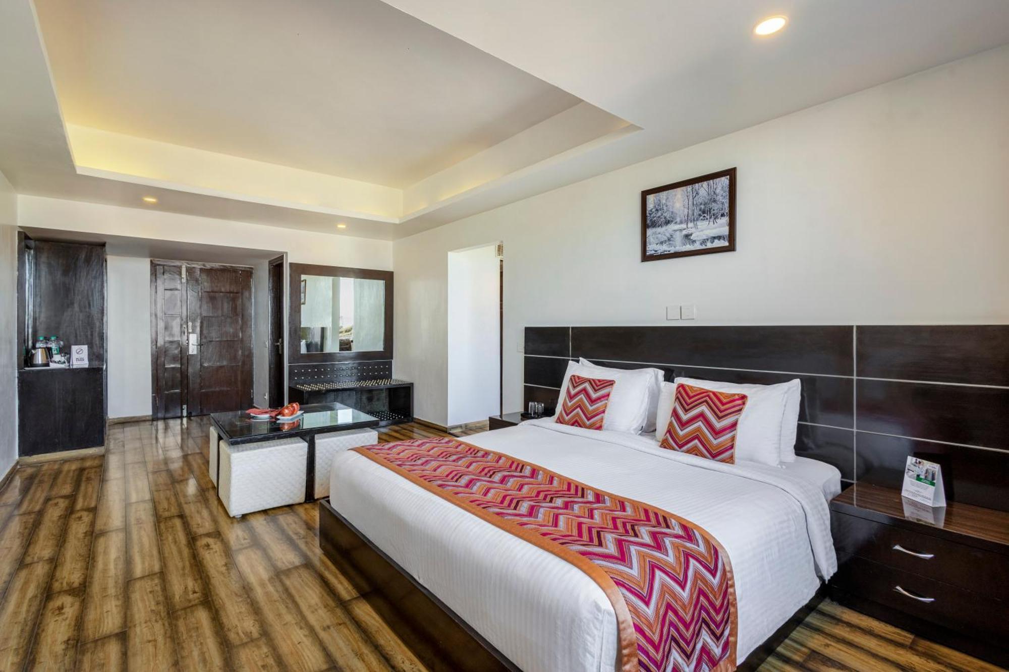 Sterling Kufri Hotel Екстериор снимка