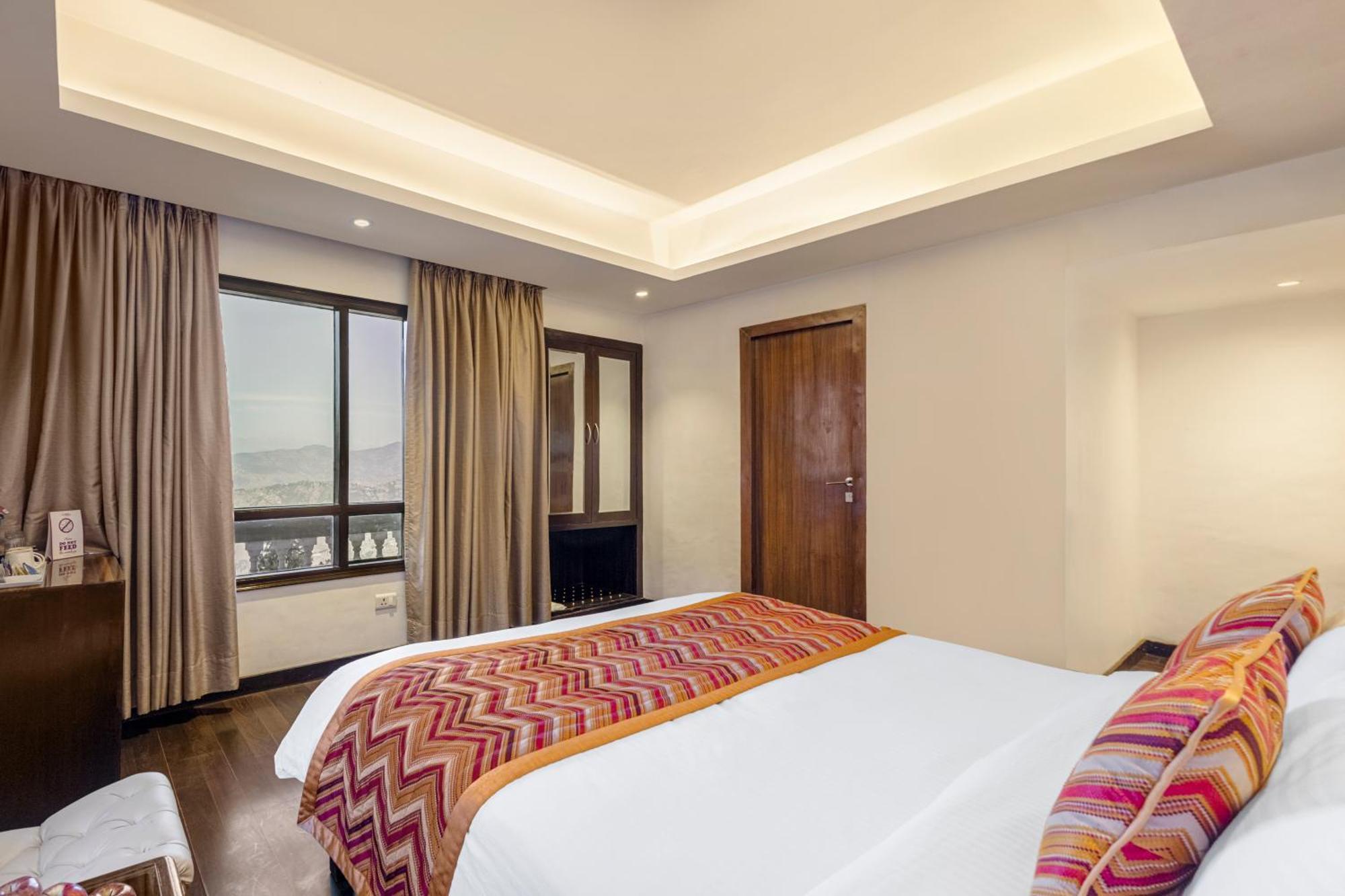 Sterling Kufri Hotel Екстериор снимка