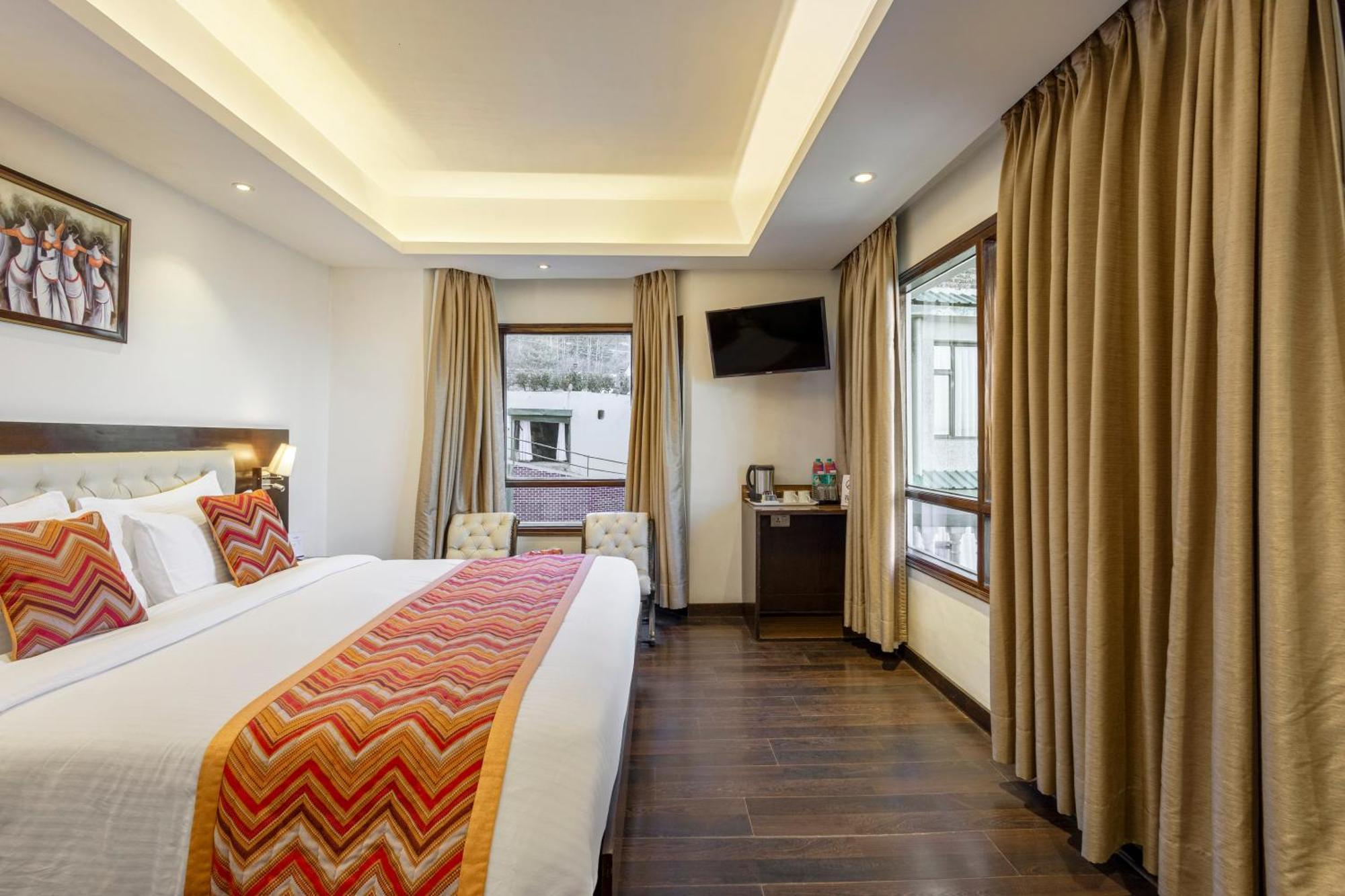 Sterling Kufri Hotel Екстериор снимка